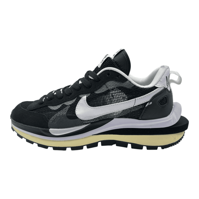 Nike VaporWaffle x Sacai 'Black White'