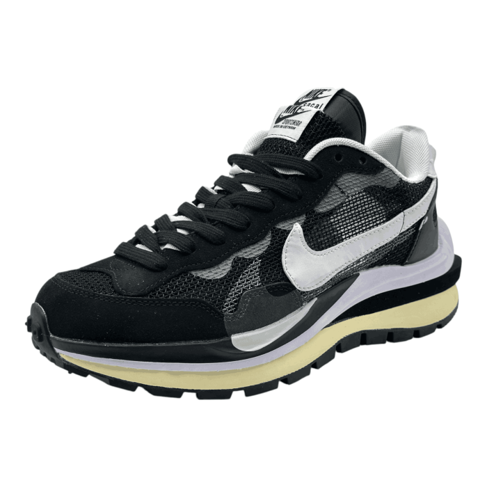 Nike VaporWaffle x Sacai 'Black White'