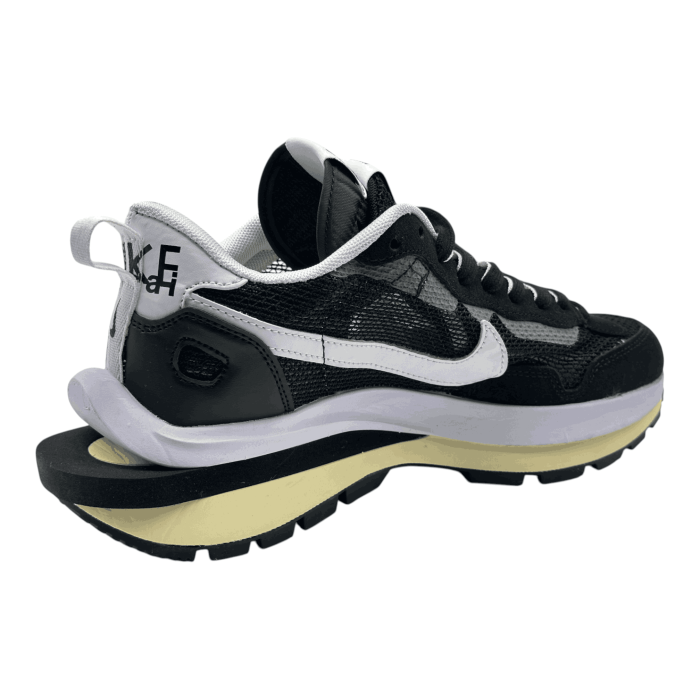 Nike VaporWaffle x Sacai 'Black White'