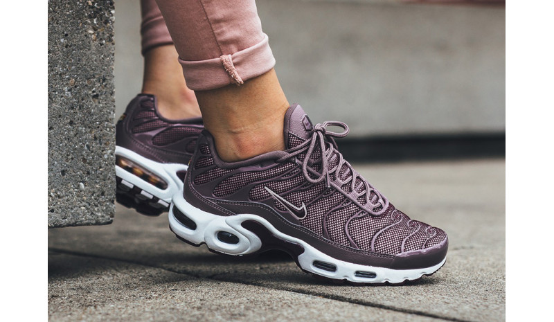 NIKE ДОБАВЯТ СИРЕНЕВОГО НА AIR MAX PLUS